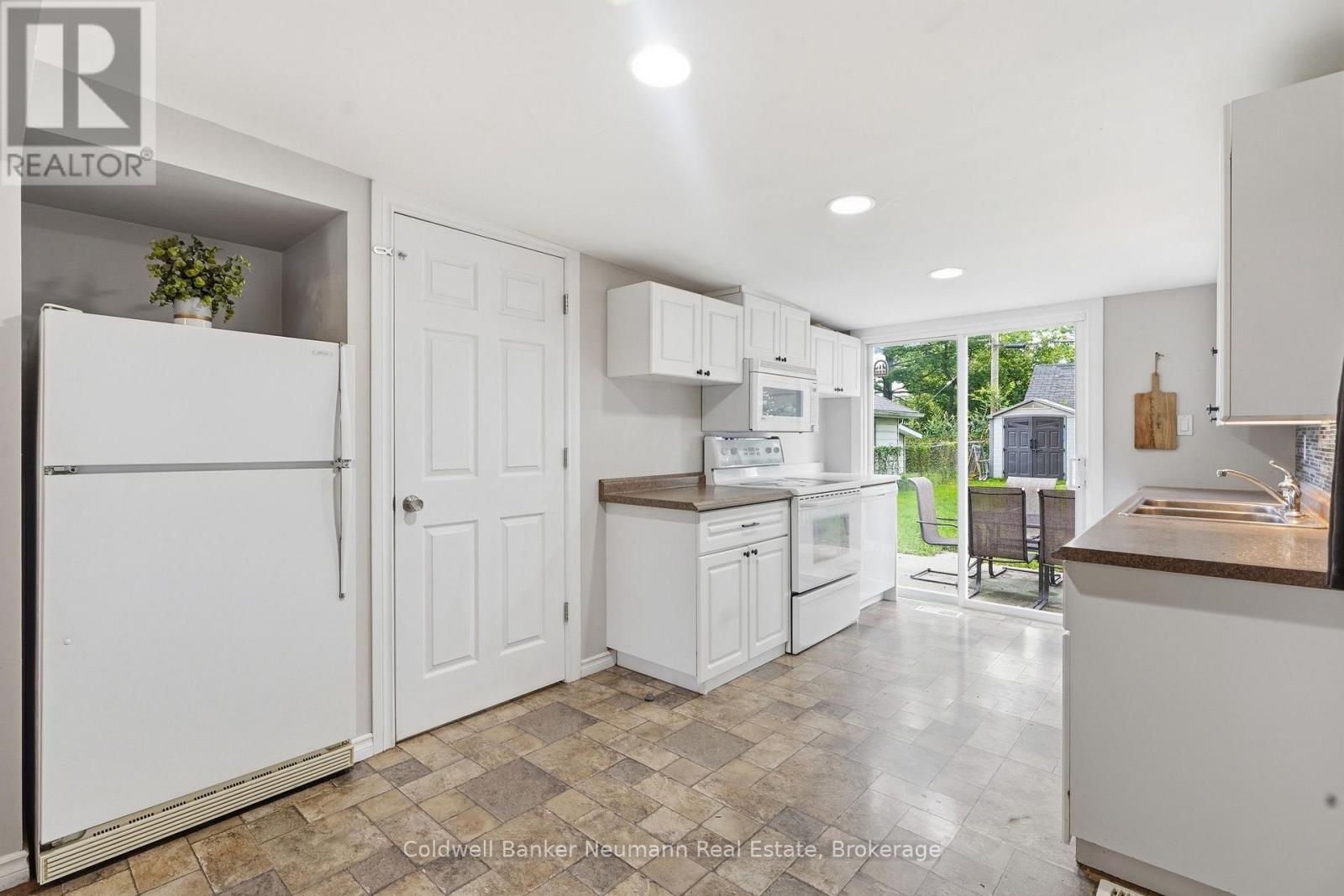 442 Burdick Place Property Photo 4
