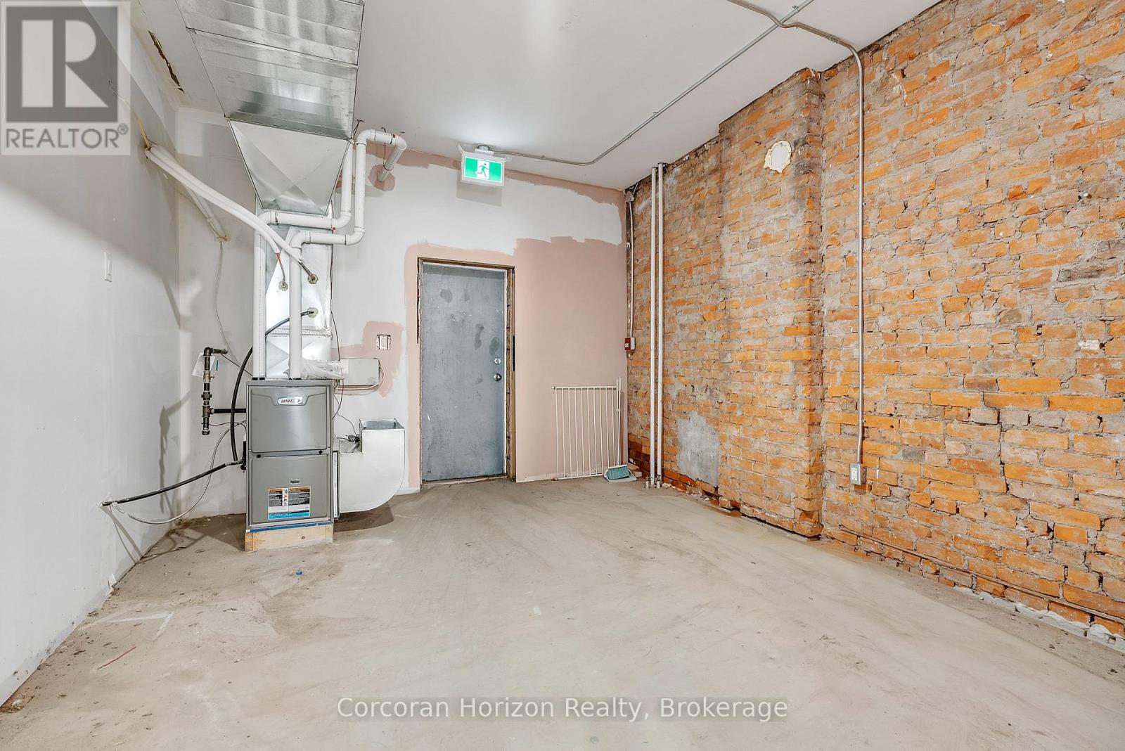 475 King Street E Property Photo 11