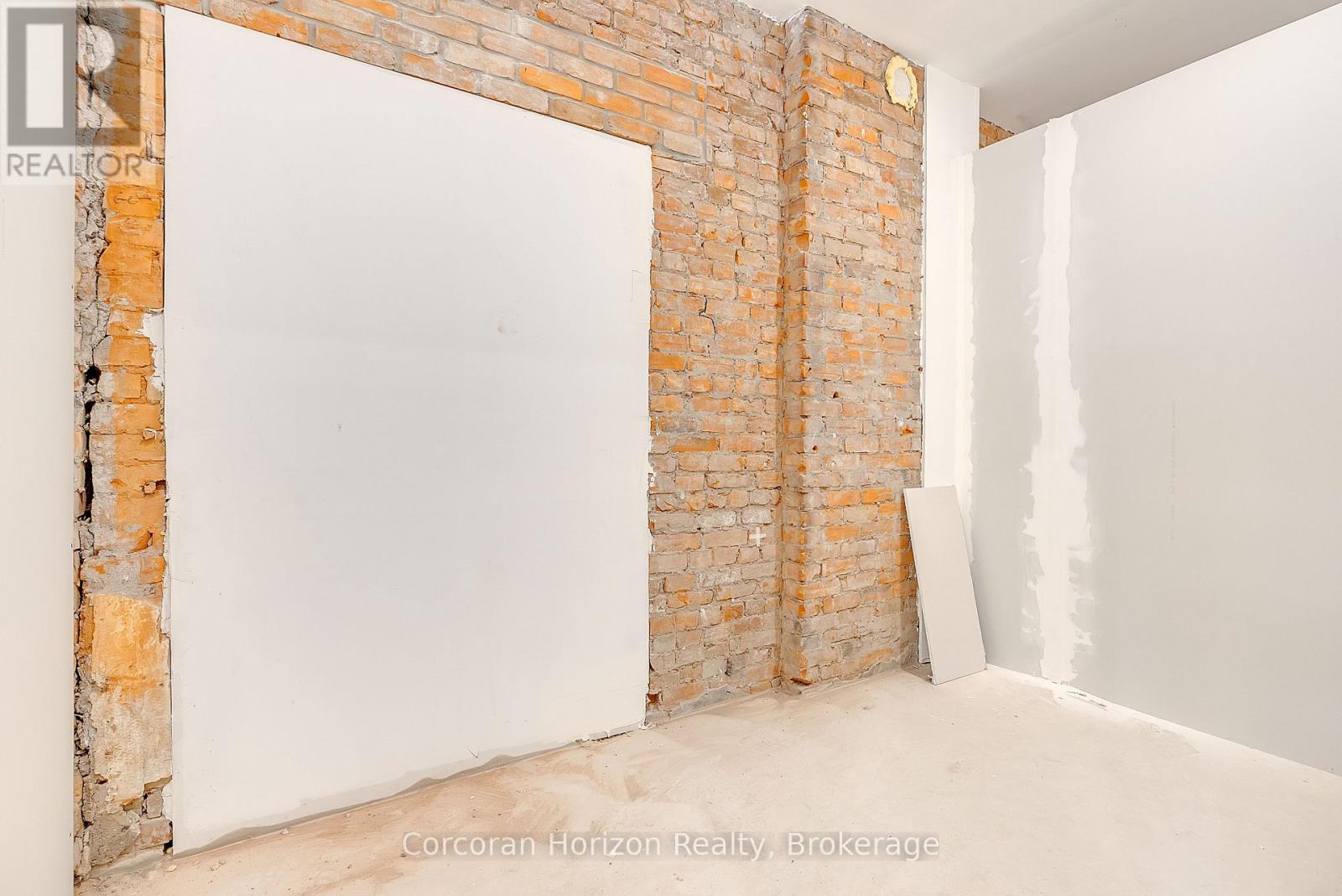 475 King Street E Property Photo 12