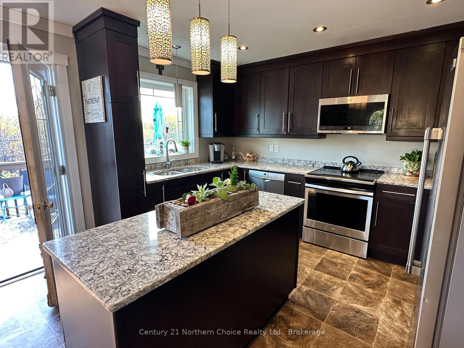 100 Detta Road Property Photo 7