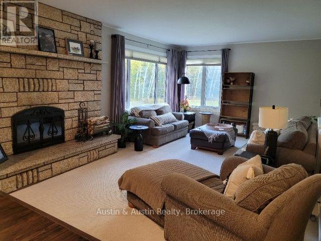 257 Mcmillan Crescent Property Photo 7