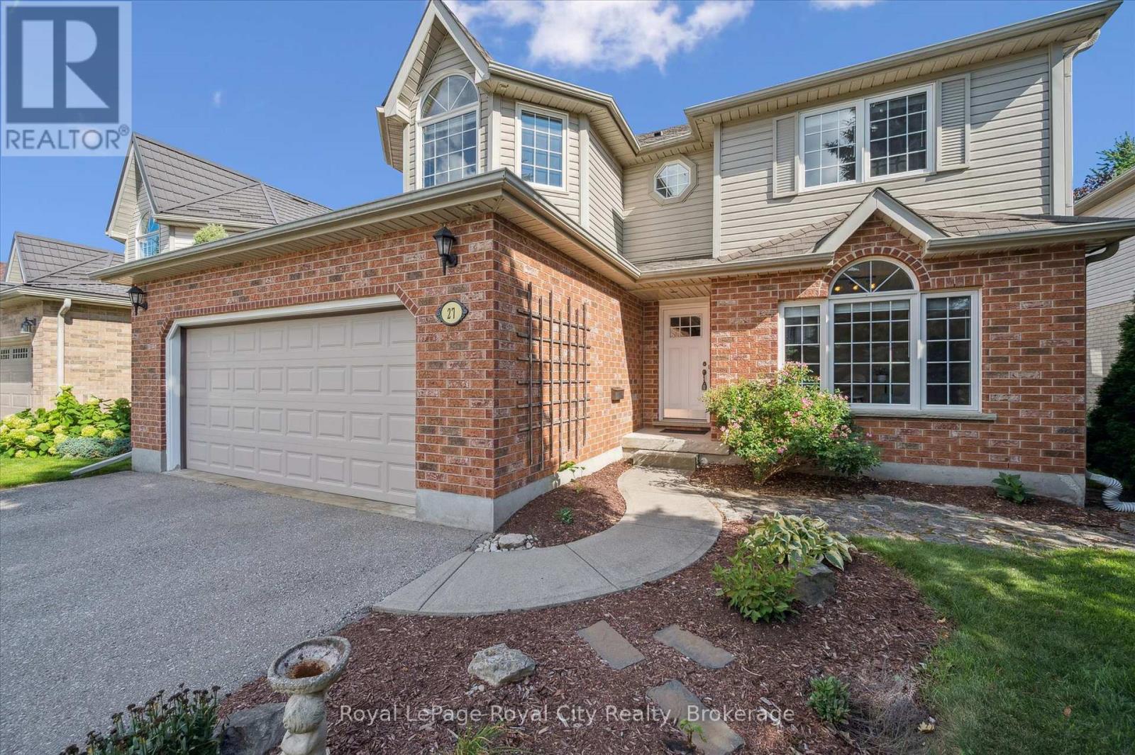 27 Oakridge Crescent Property Photo 2
