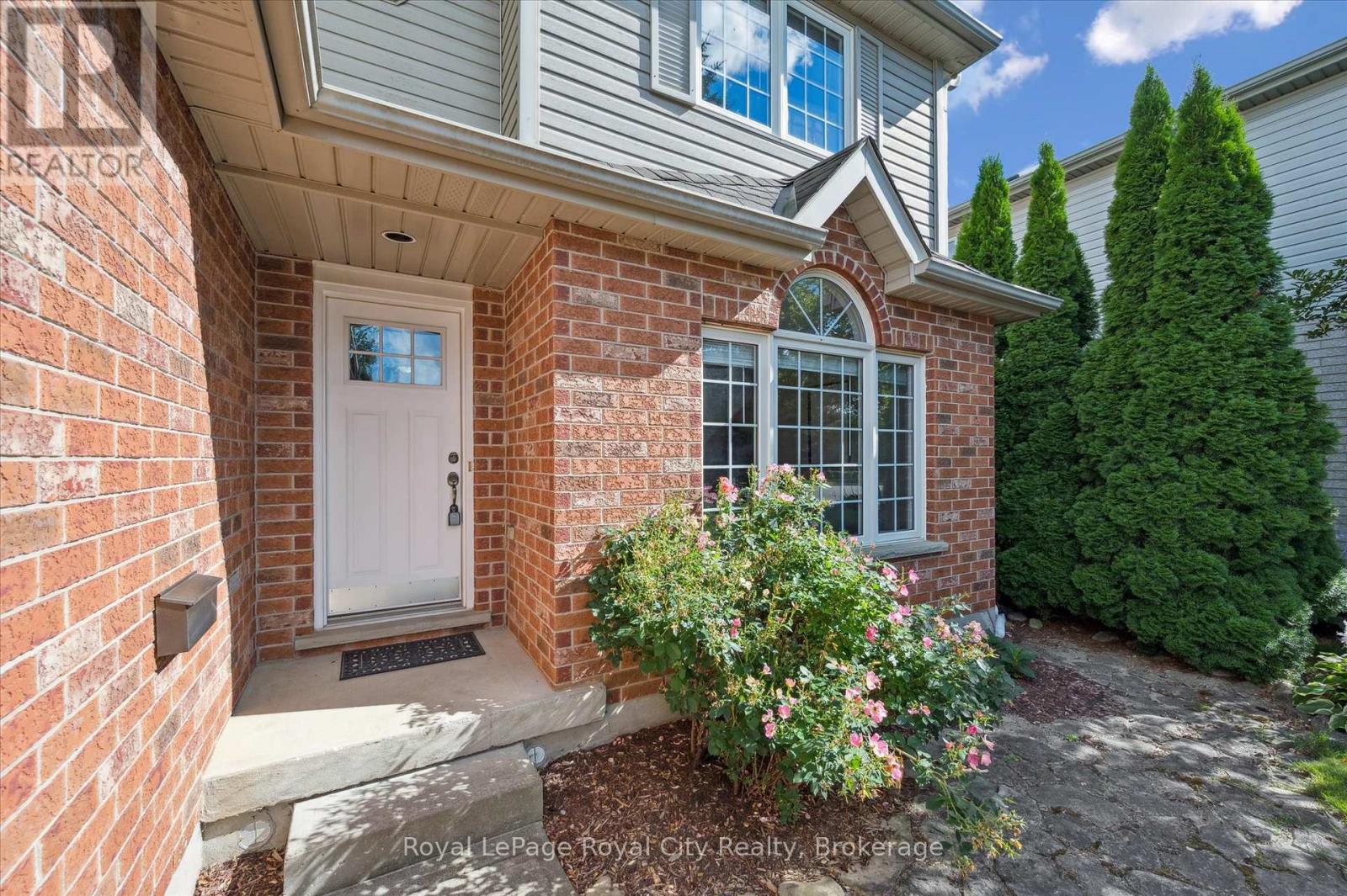 27 Oakridge Crescent Property Photo 3