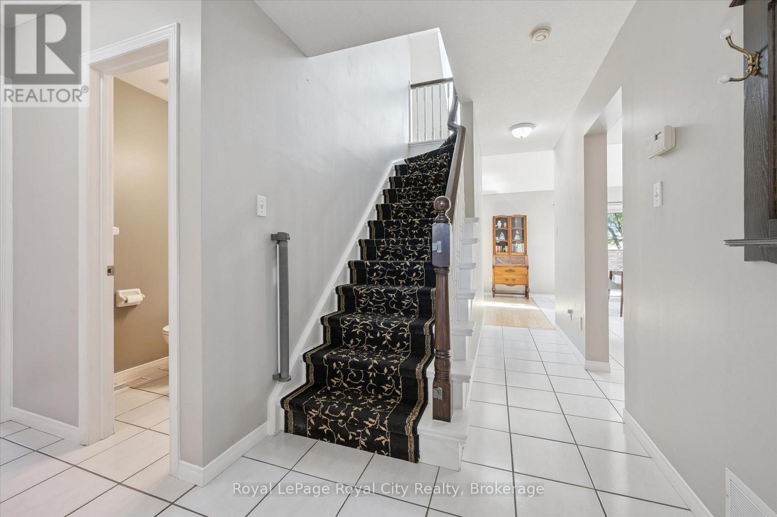 27 Oakridge Crescent Property Photo 5