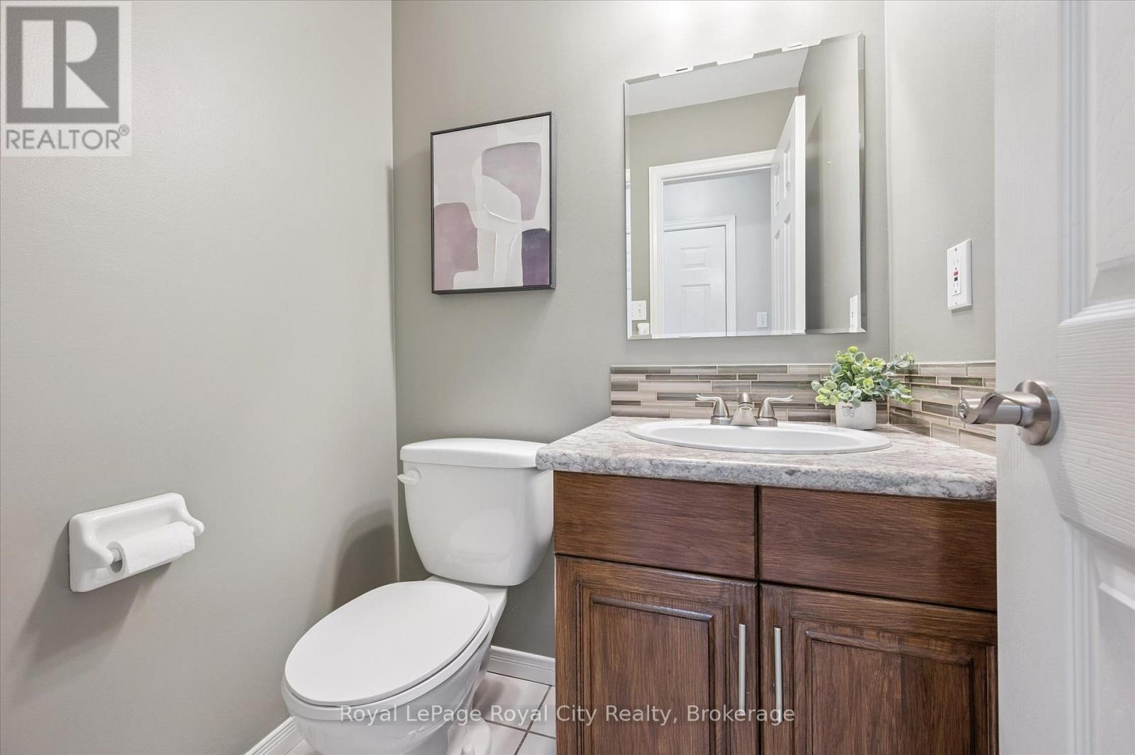 27 Oakridge Crescent Property Photo 8