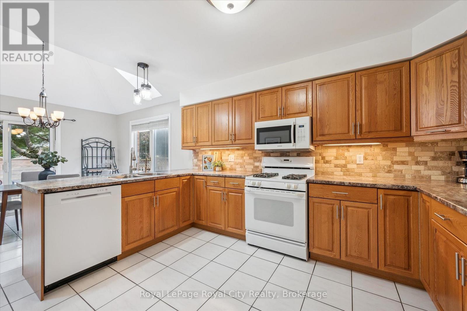 27 Oakridge Crescent Property Photo 20