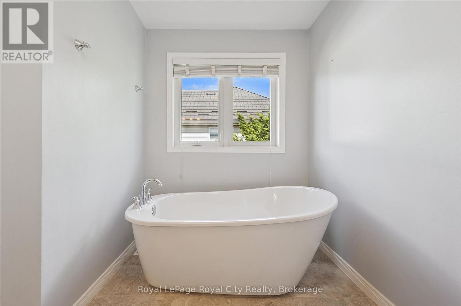 27 Oakridge Crescent Property Photo 29