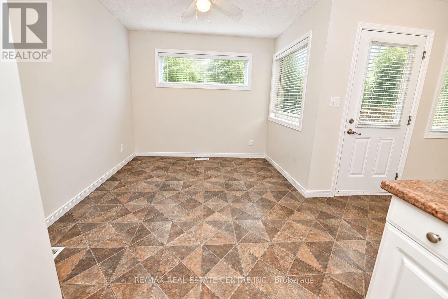8 - 23 Howe Drive Property Photo 2