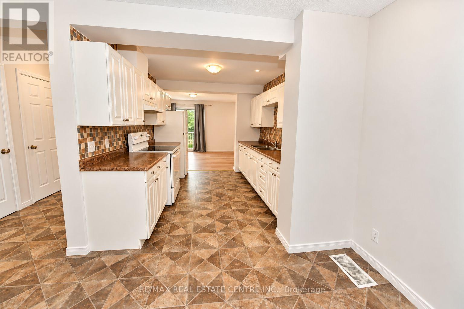 8 - 23 Howe Drive Property Photo 3