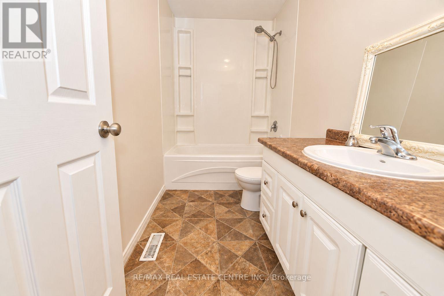 8 - 23 Howe Drive Property Photo 8