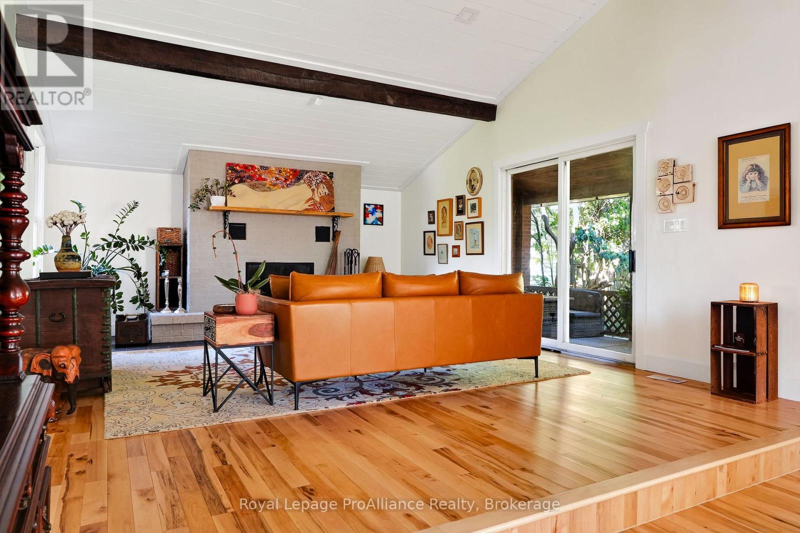 174 University Avenue W Property Photo 18