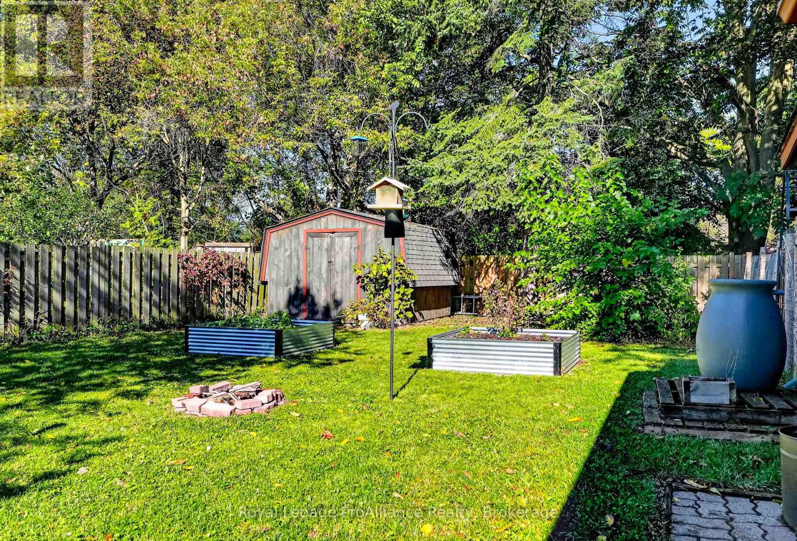 174 University Avenue W Property Photo 45