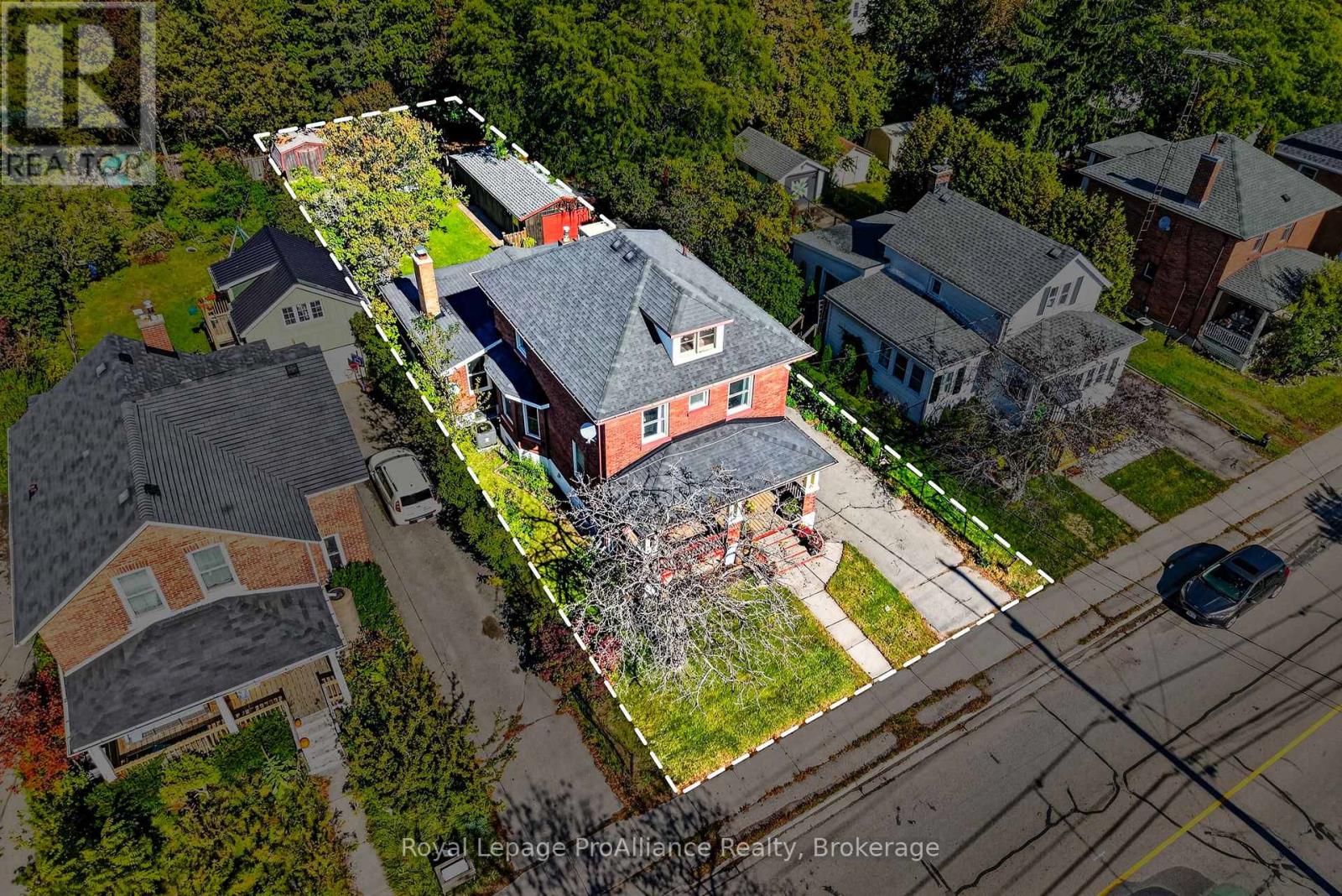 174 University Avenue W Property Photo 49