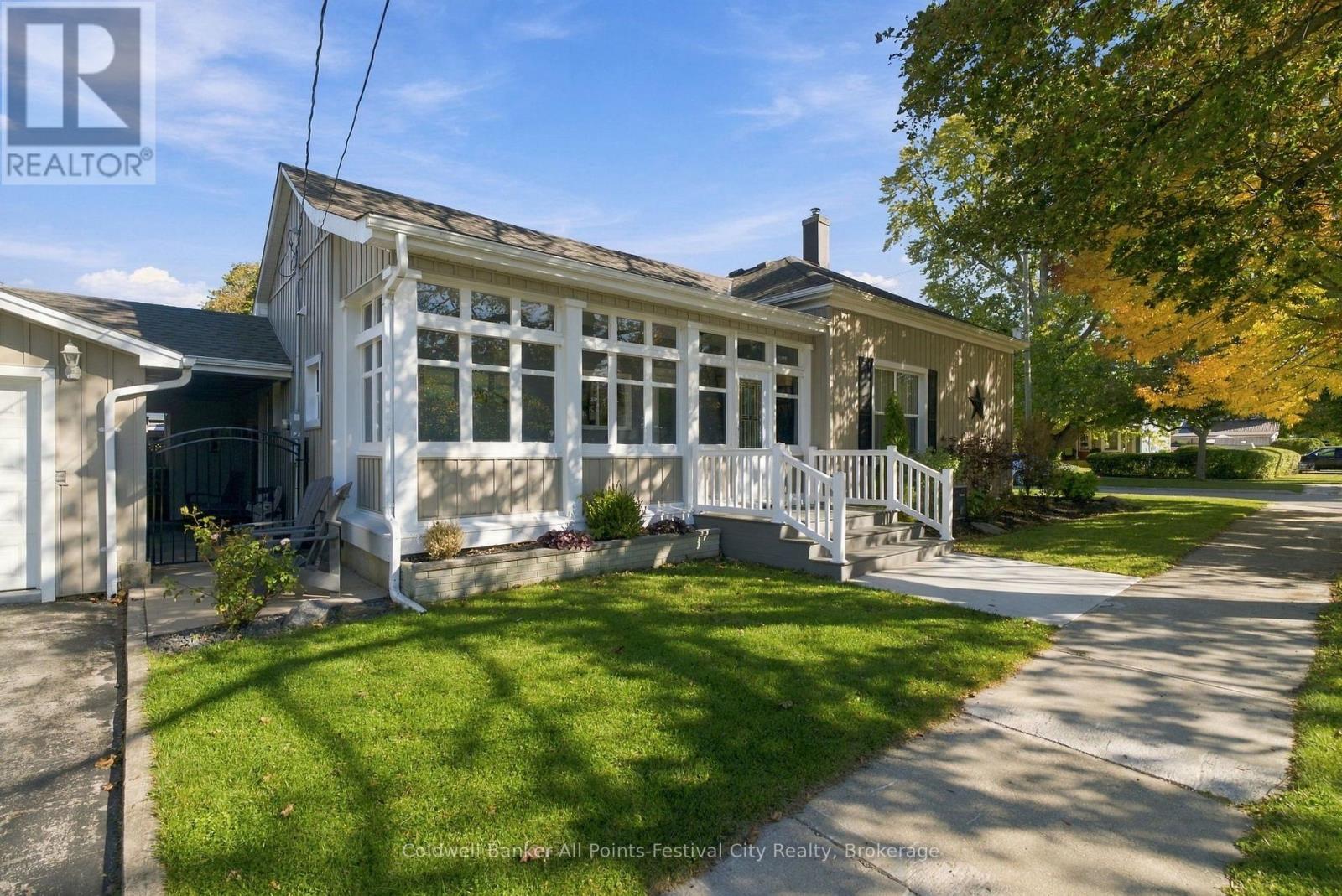 22 ALBERT STREET S Property Photo 1