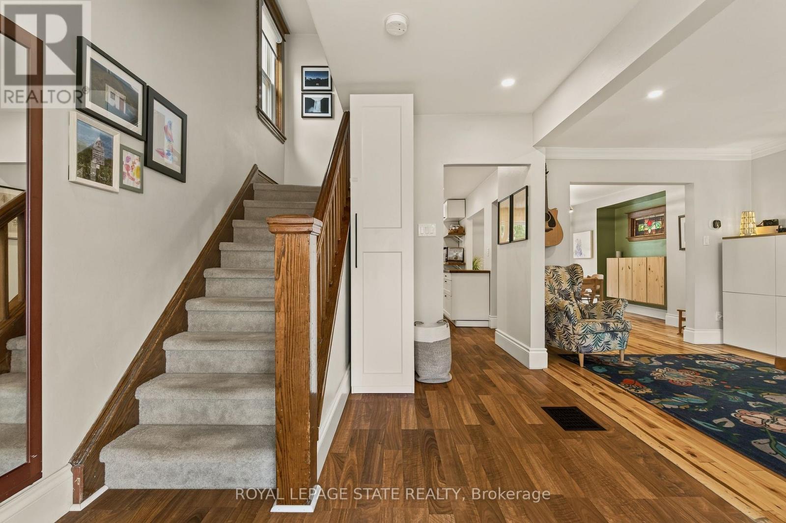 72 Garside Avenue N Property Photo 6
