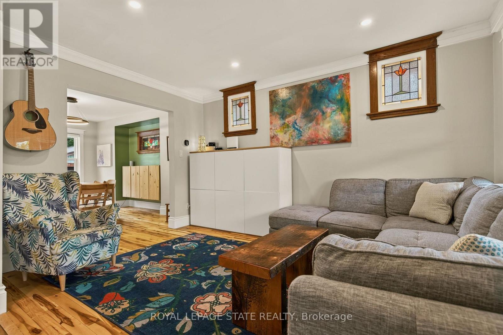 72 Garside Avenue N Property Photo 9