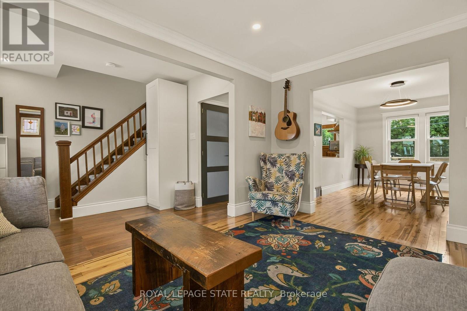 72 Garside Avenue N Property Photo 11