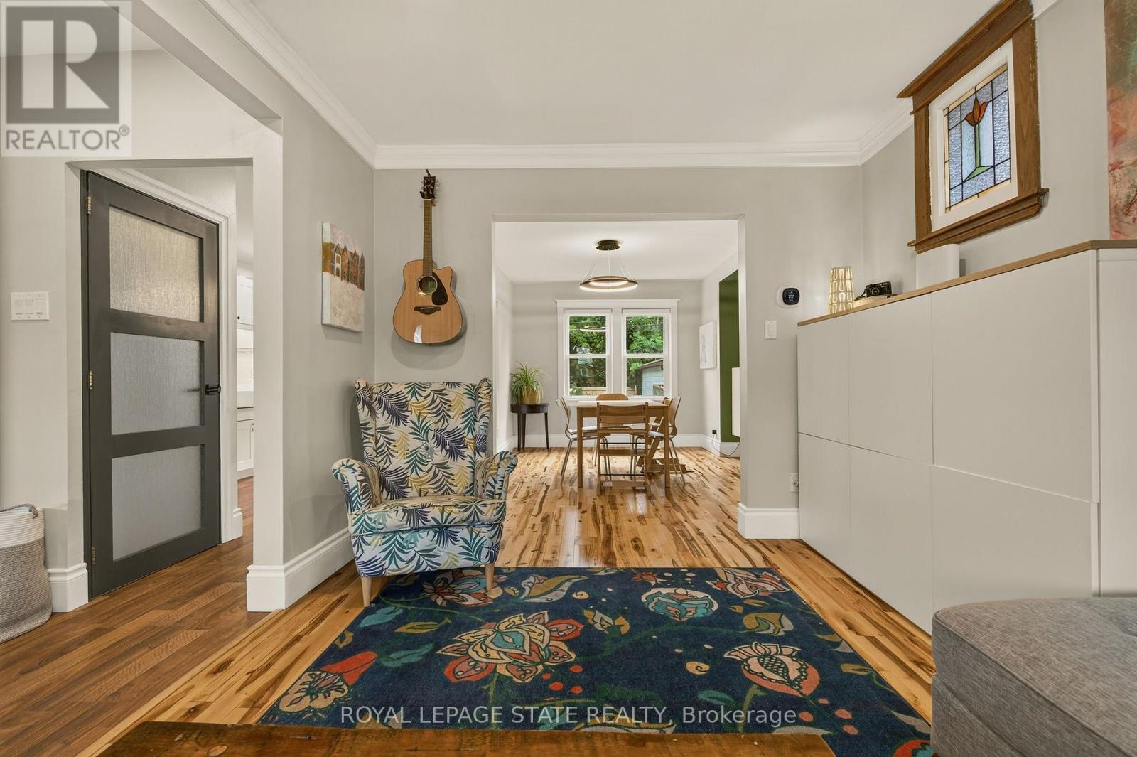 72 Garside Avenue N Property Photo 12