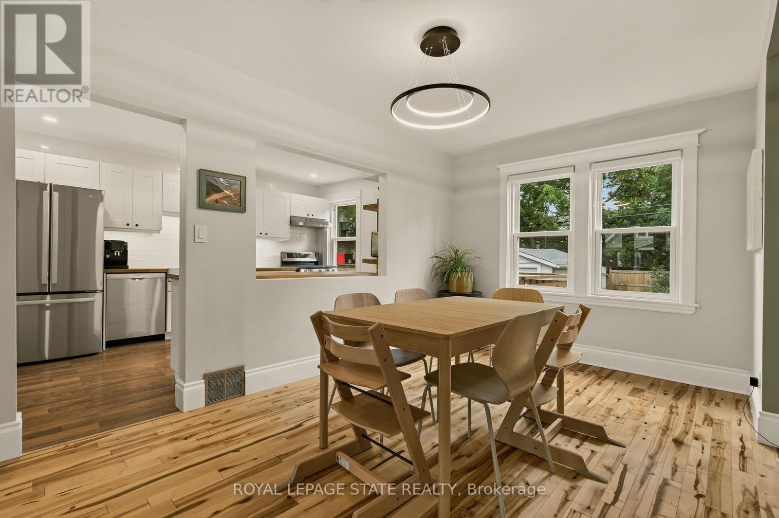 72 Garside Avenue N Property Photo 17