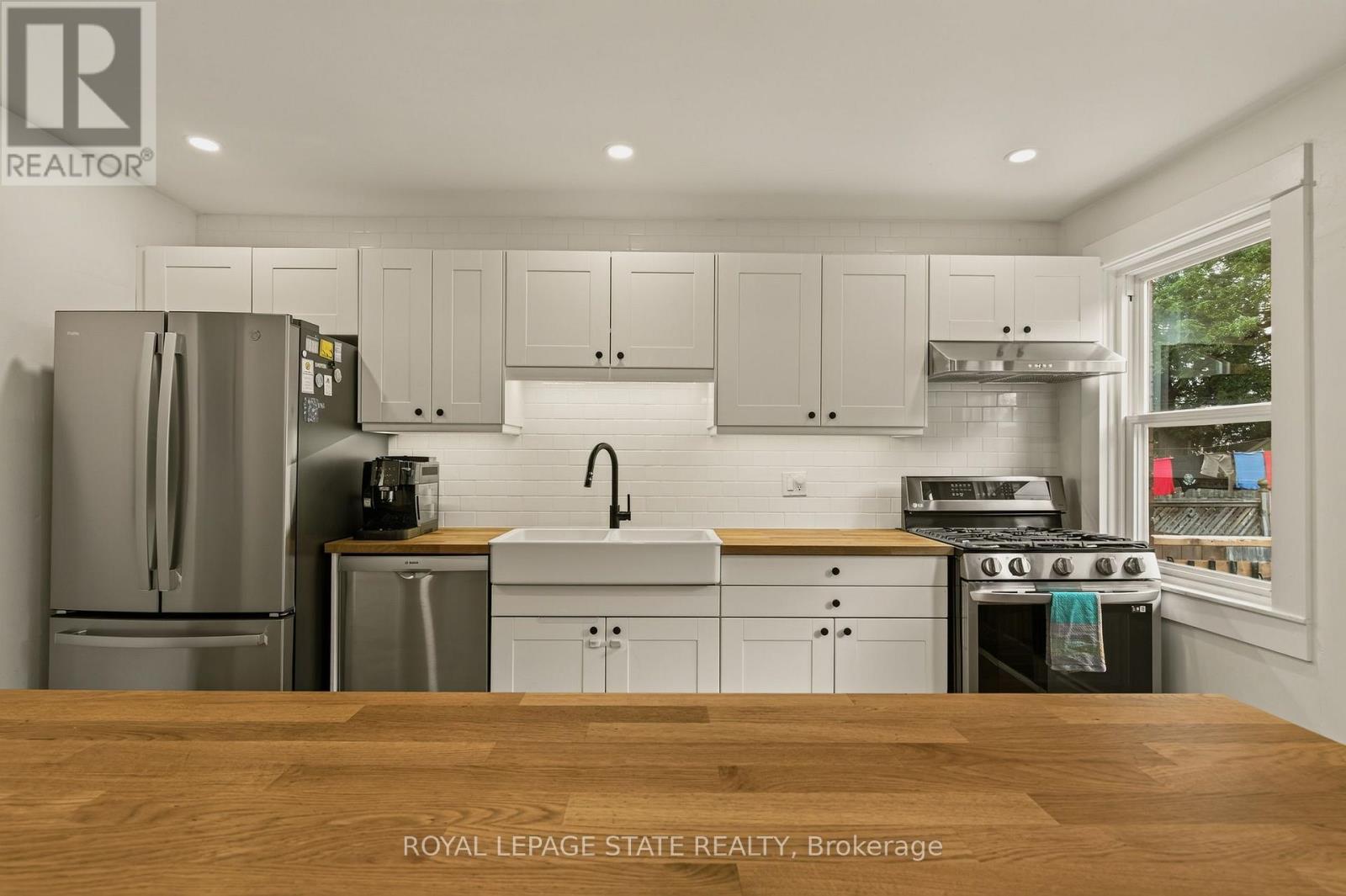 72 Garside Avenue N Property Photo 18