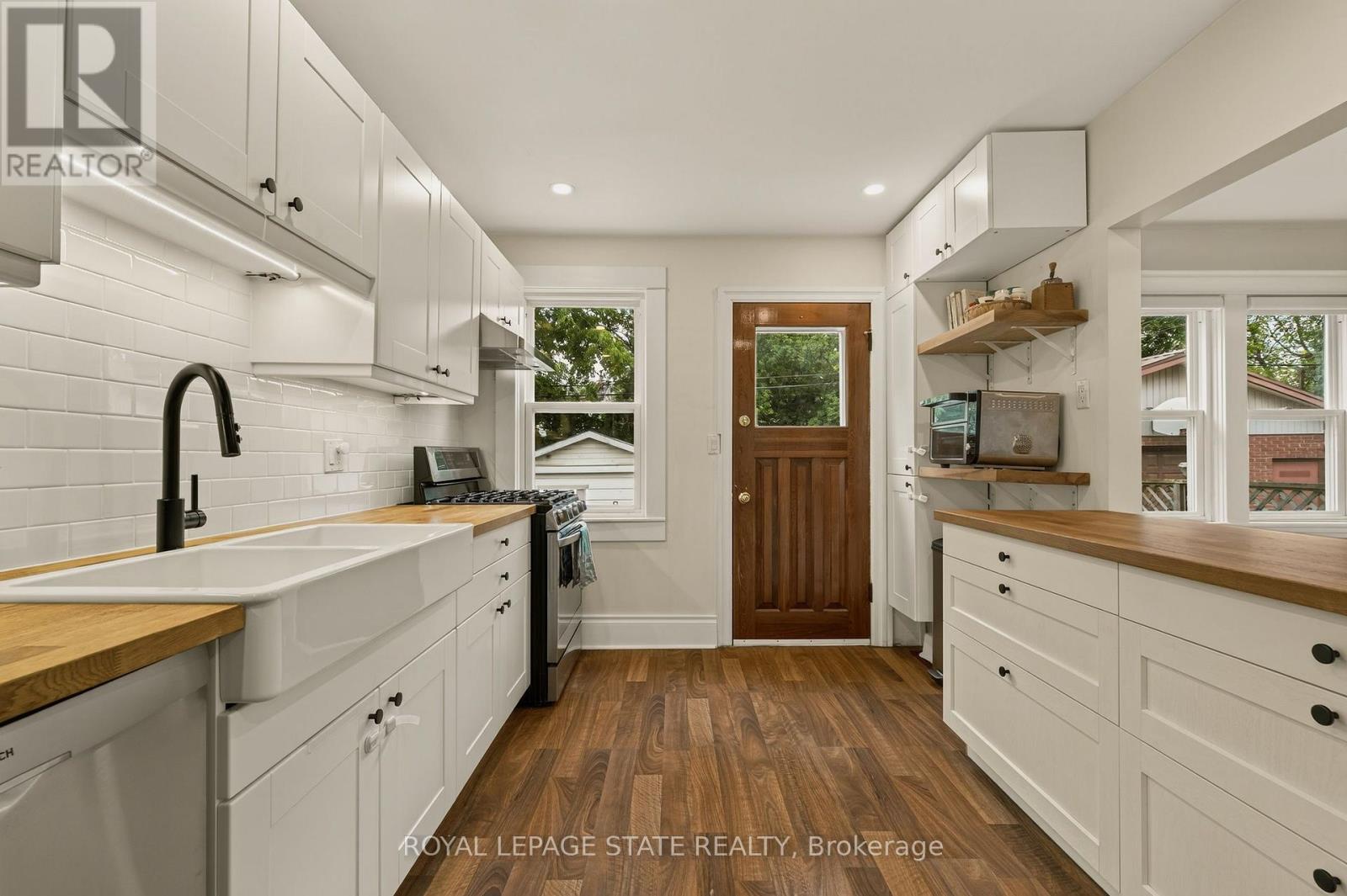 72 Garside Avenue N Property Photo 22