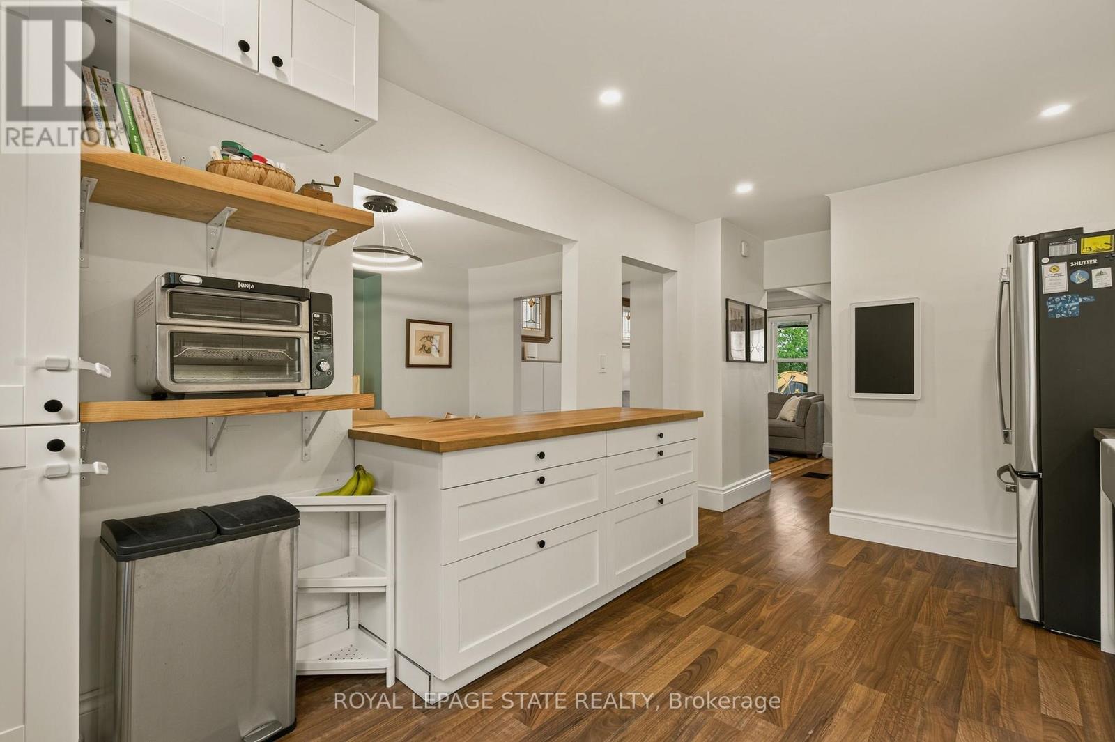72 Garside Avenue N Property Photo 27