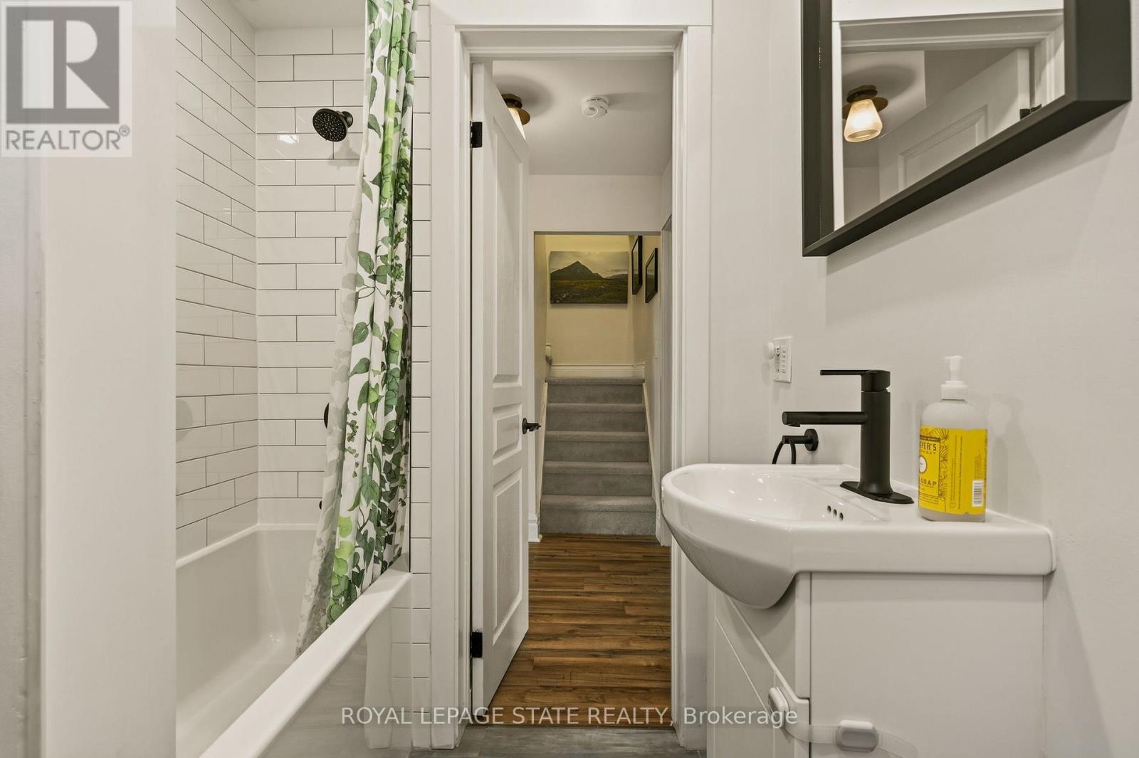 72 Garside Avenue N Property Photo 40