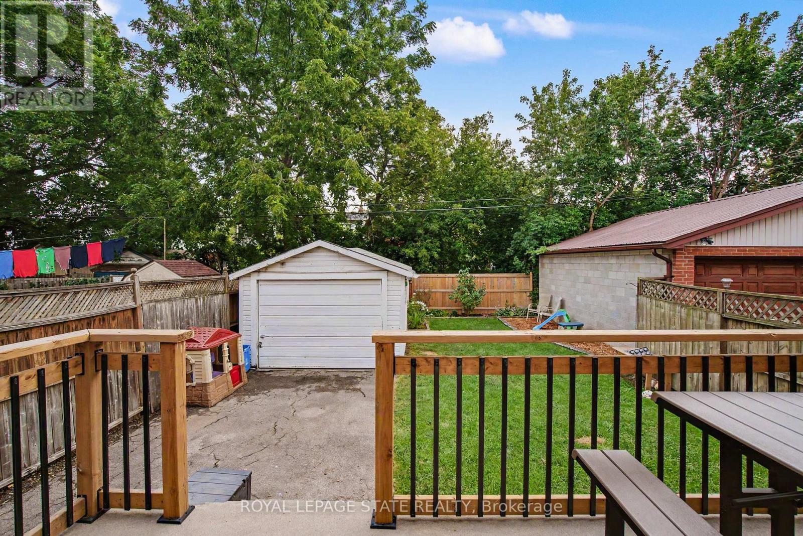 72 Garside Avenue N Property Photo 48