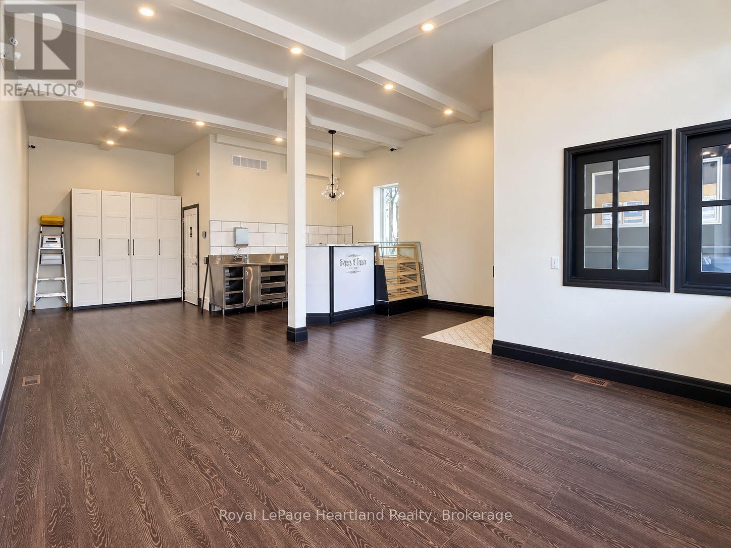413 Queen Street Property Photo 4