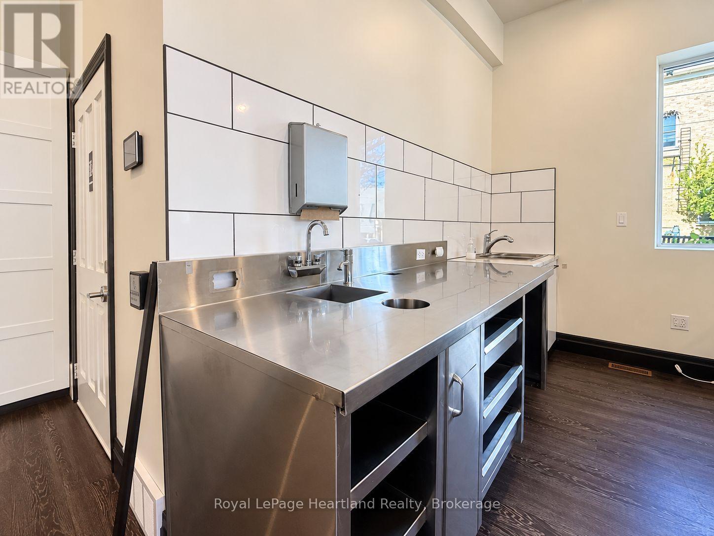 413 Queen Street Property Photo 7