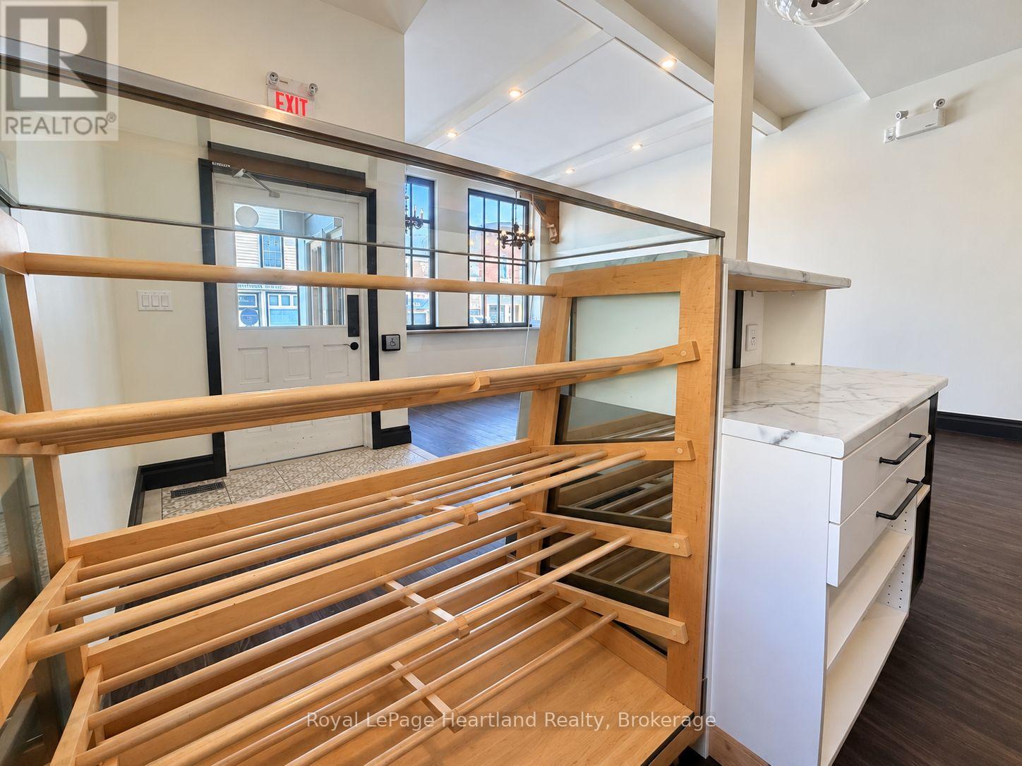 413 Queen Street Property Photo 9