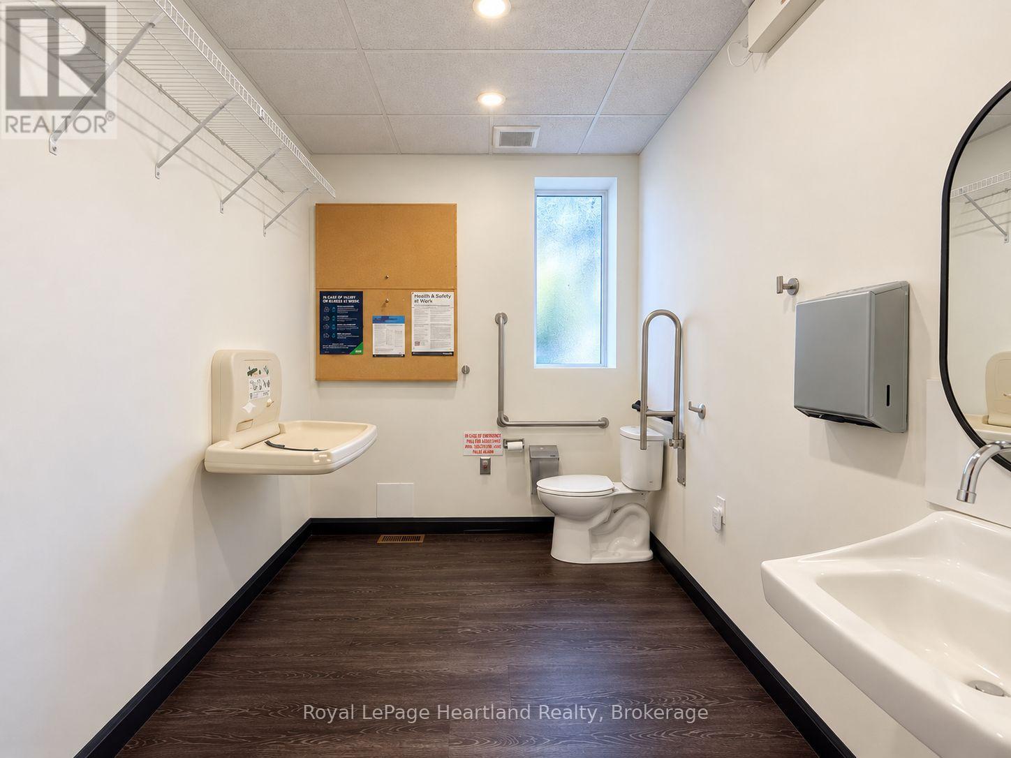 413 Queen Street Property Photo 10