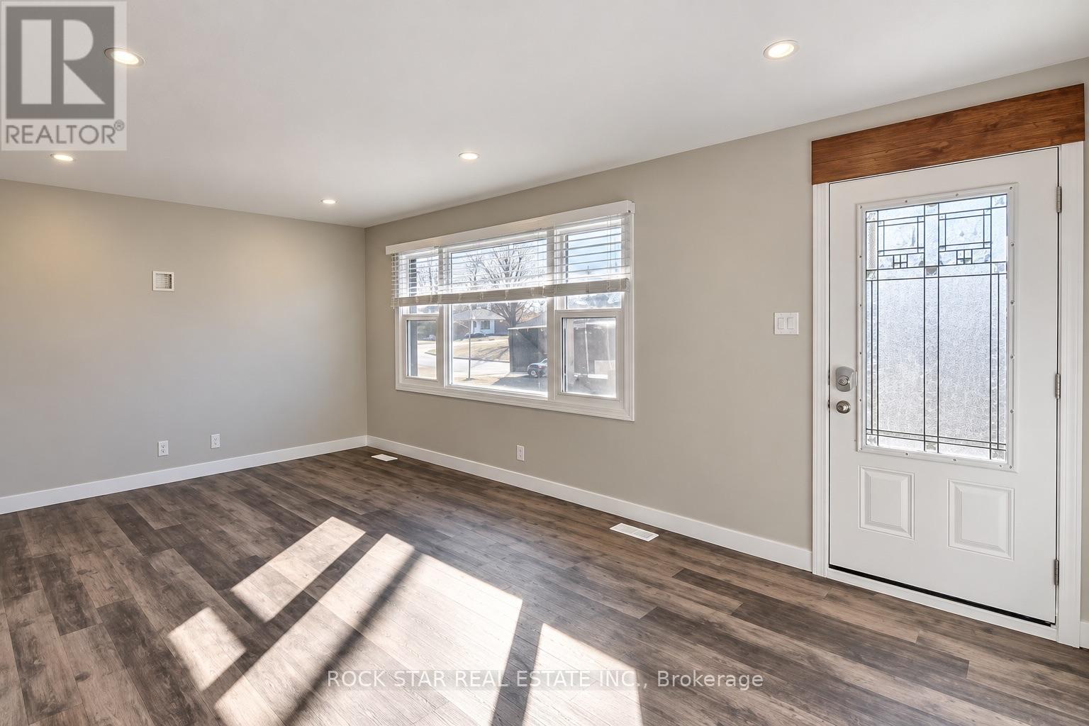 134 Oakside Street Property Photo 2