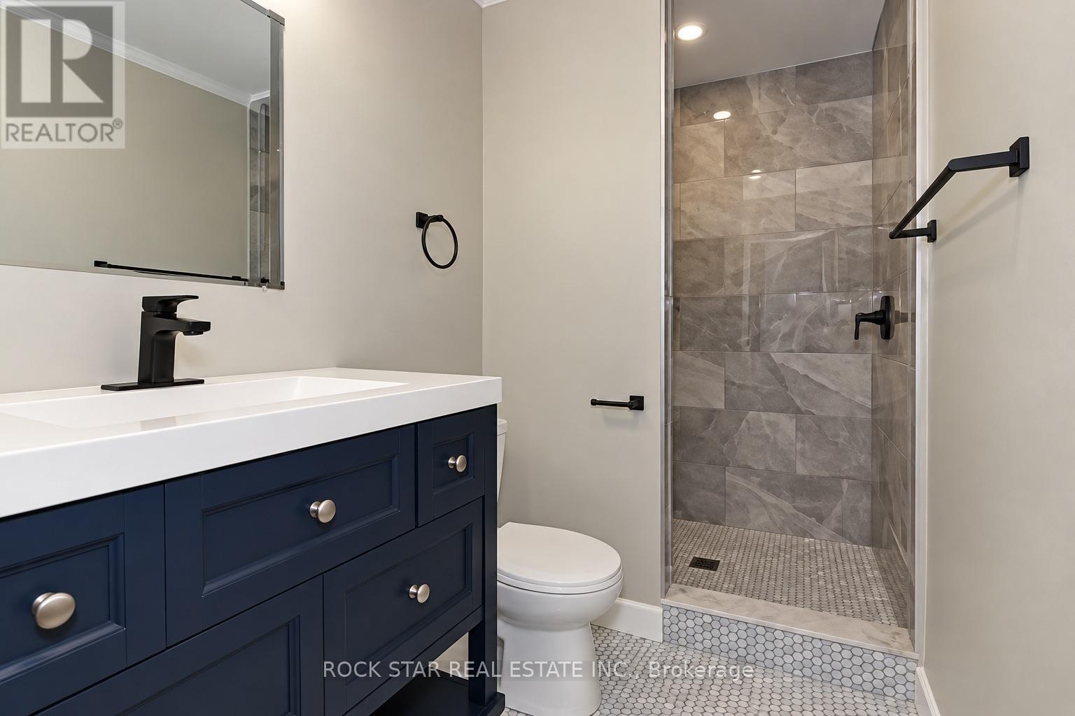 134 Oakside Street Property Photo 8