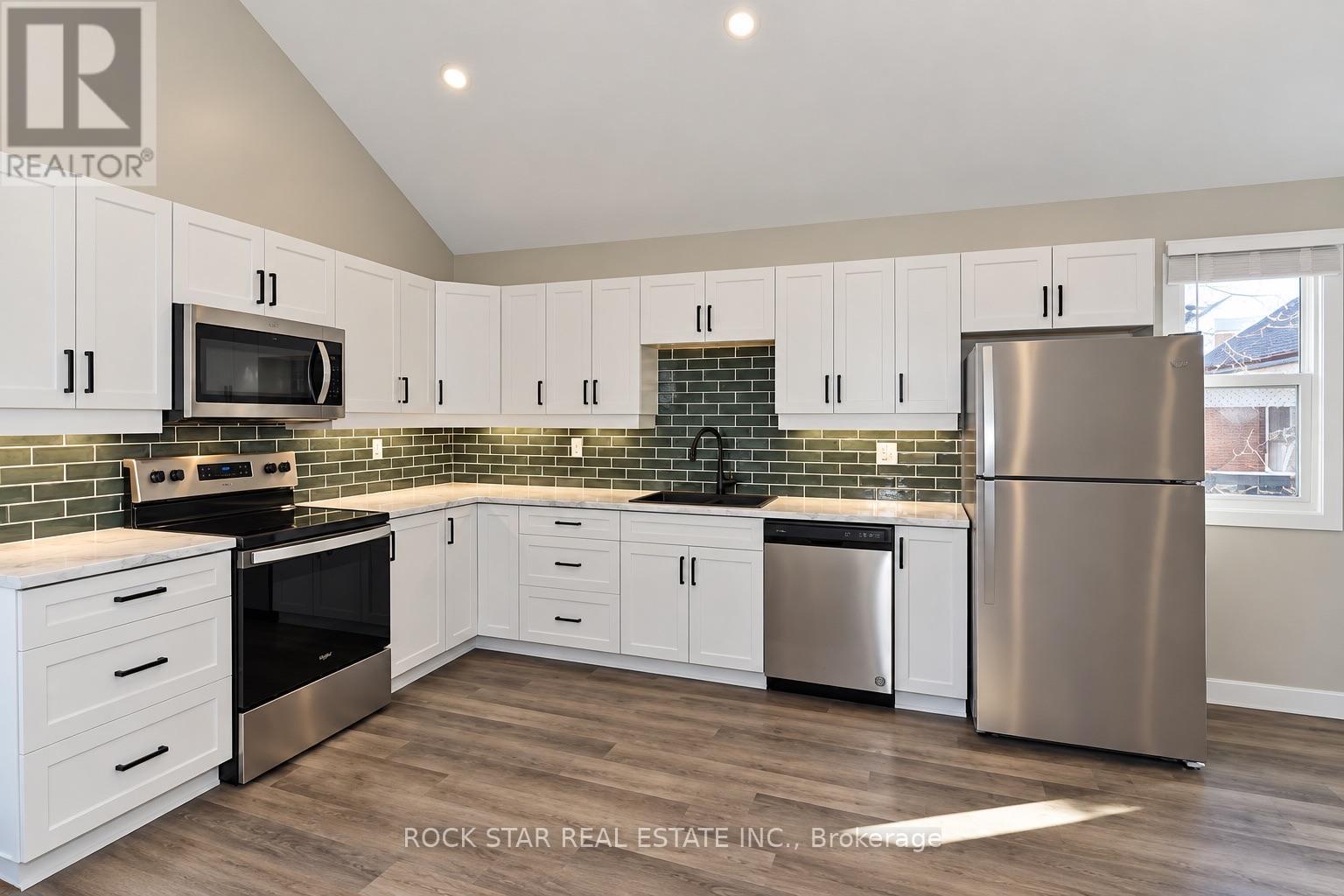134 Oakside Street Property Photo 14