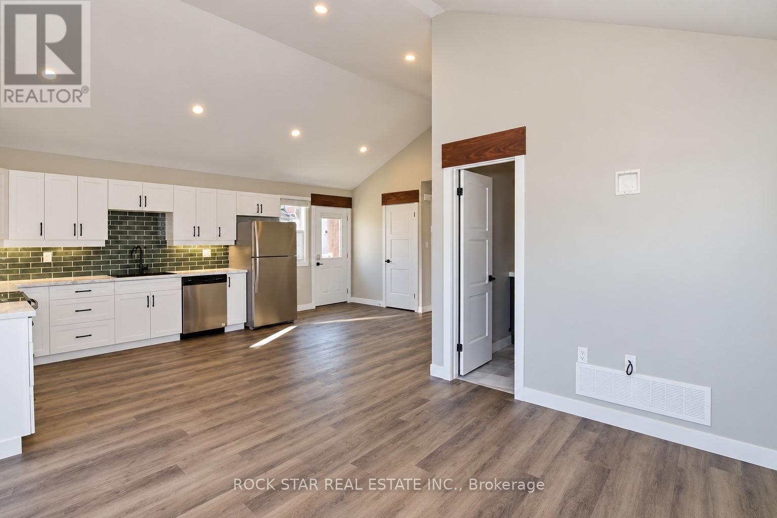 134 Oakside Street Property Photo 15