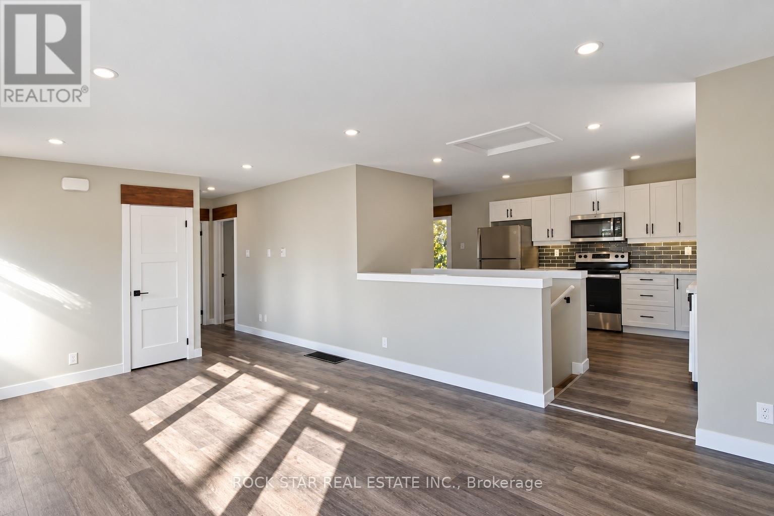 134 Oakside Street Property Photo 3