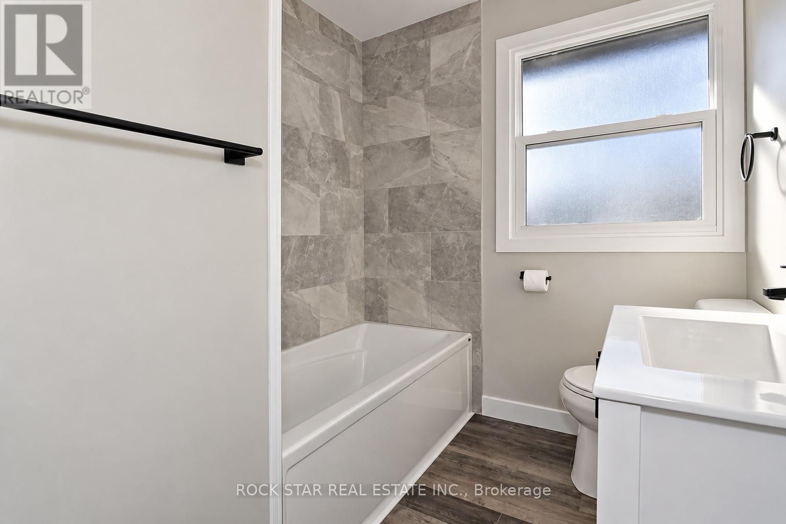 134 Oakside Street Property Photo 6
