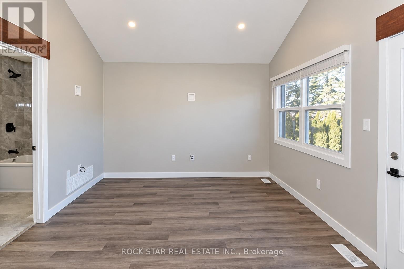 134 Oakside Street Property Photo 17