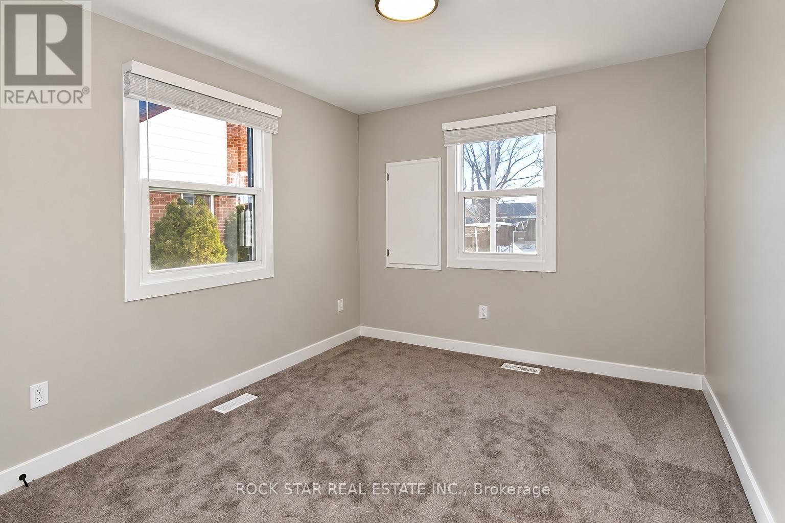 134 Oakside Street Property Photo 18