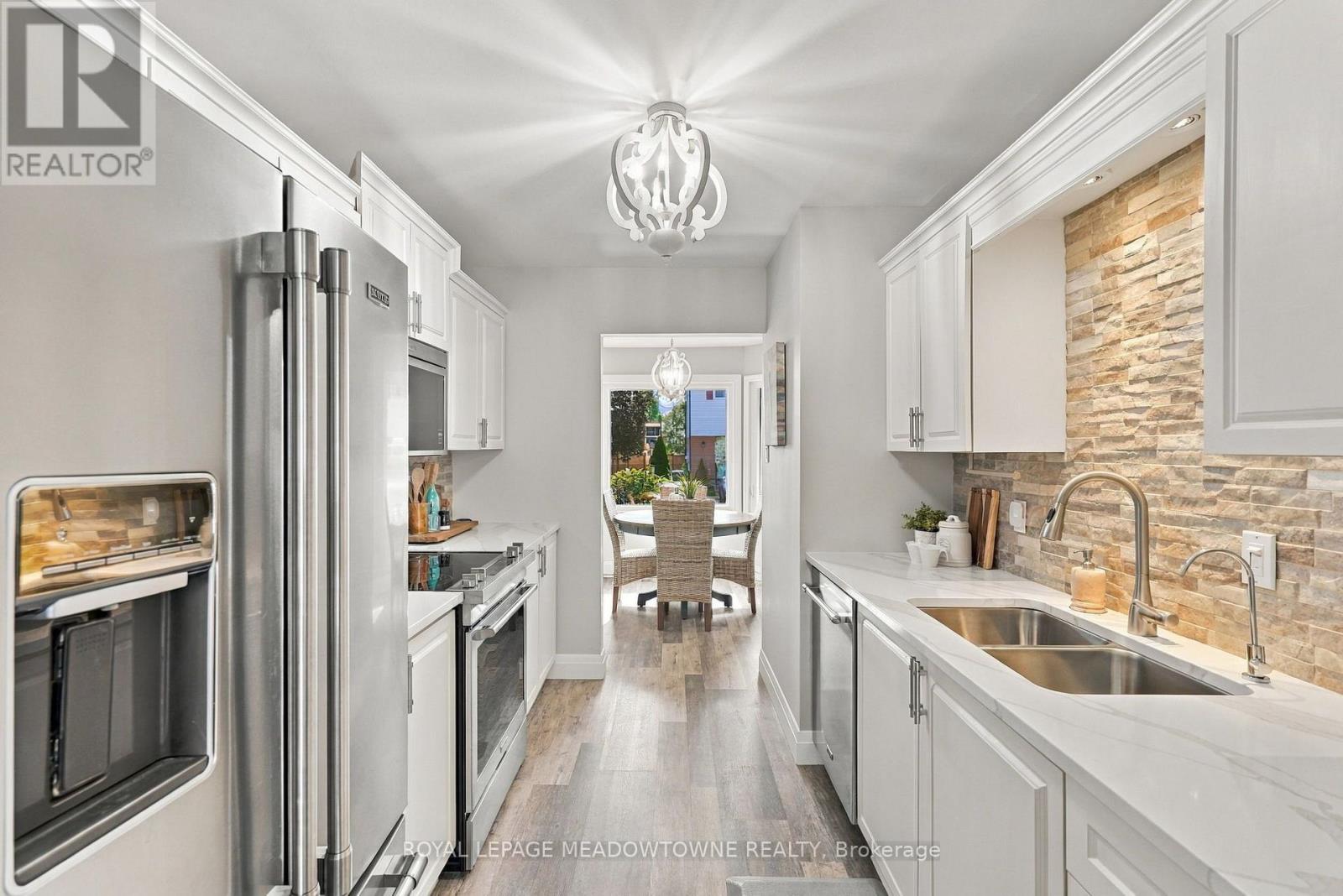 36 - 1115 Nellis Street Property Photo 8