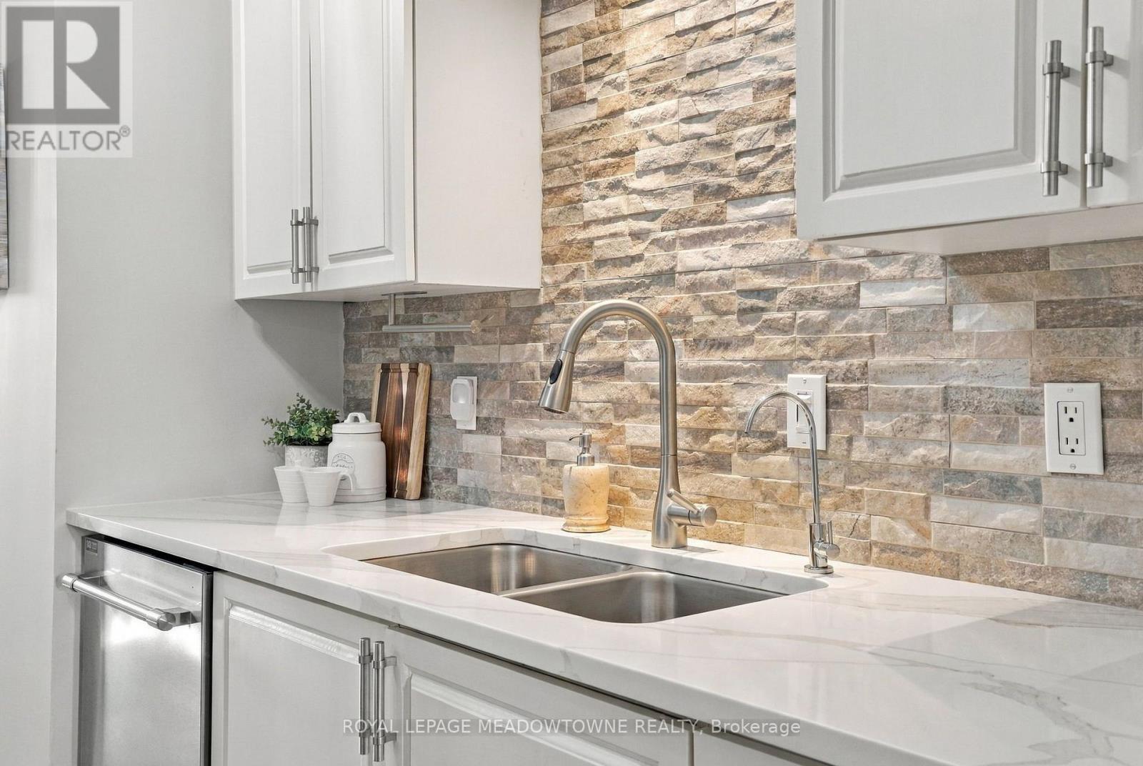 36 - 1115 Nellis Street Property Photo 11