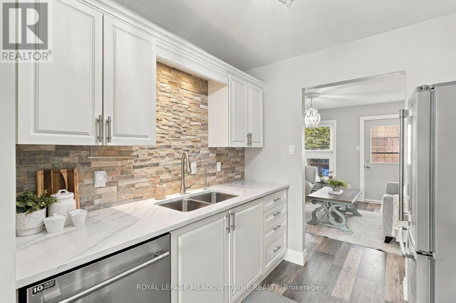 36 - 1115 Nellis Street Property Photo 13
