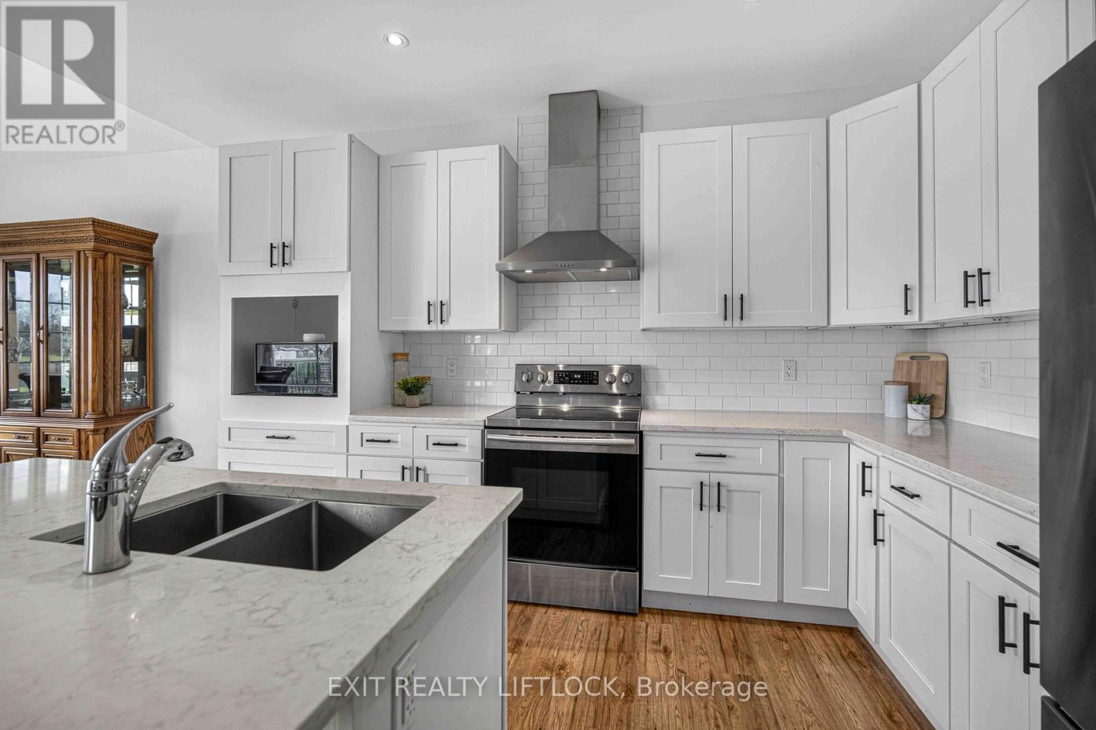 1479 Webster Road Property Photo 6