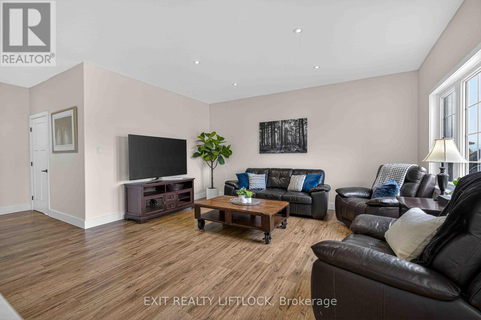 1479 Webster Road Property Photo 10
