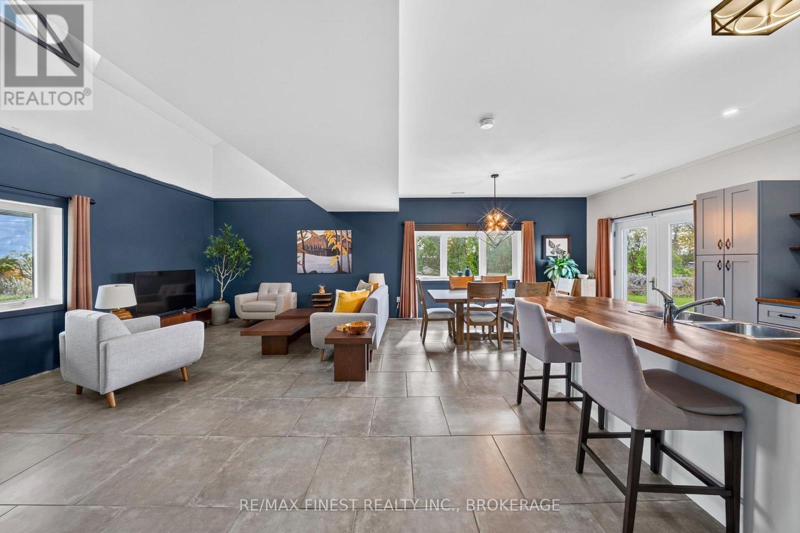 4084 Florida Road Property Photo 5