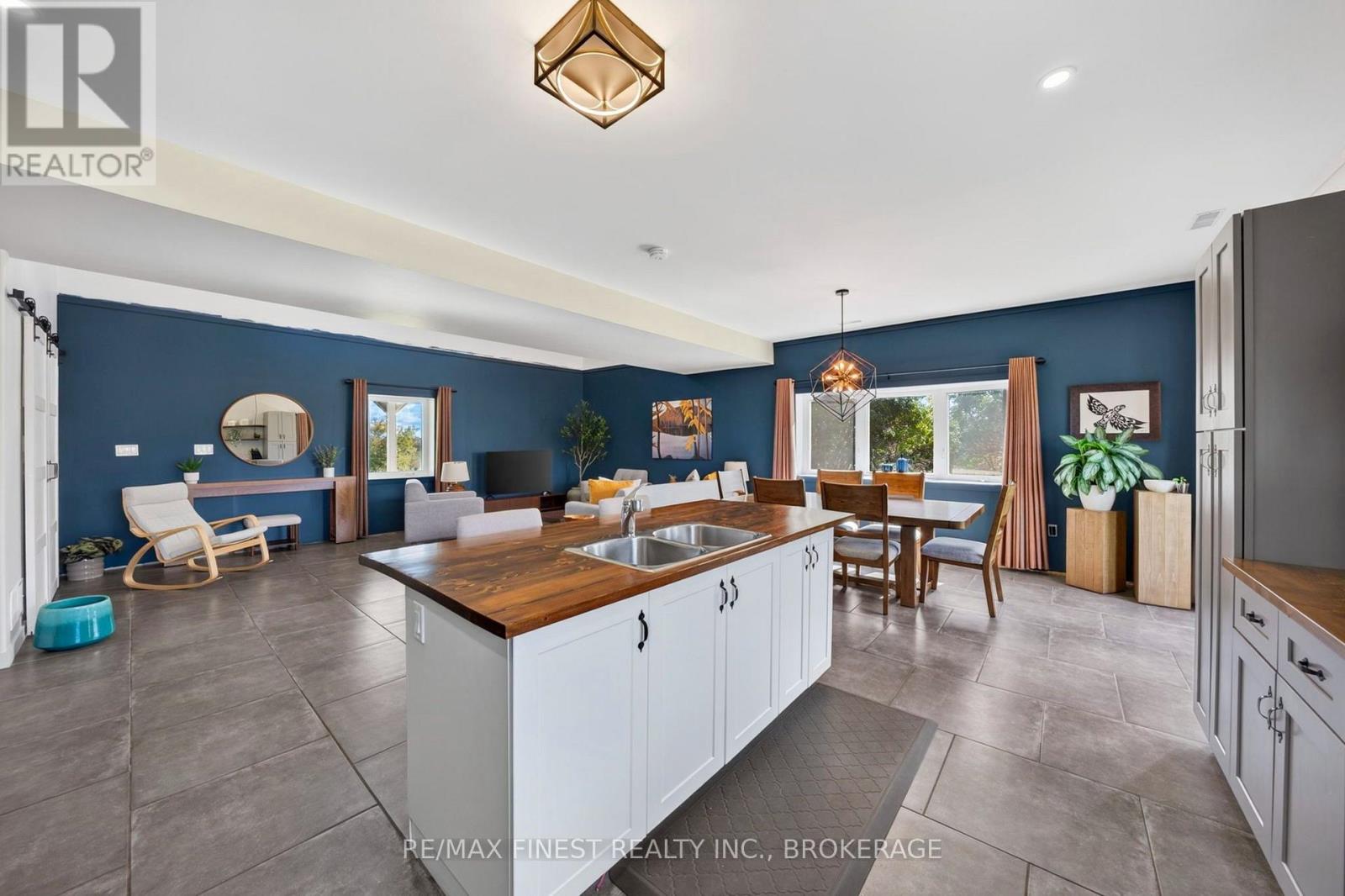 4084 Florida Road Property Photo 9