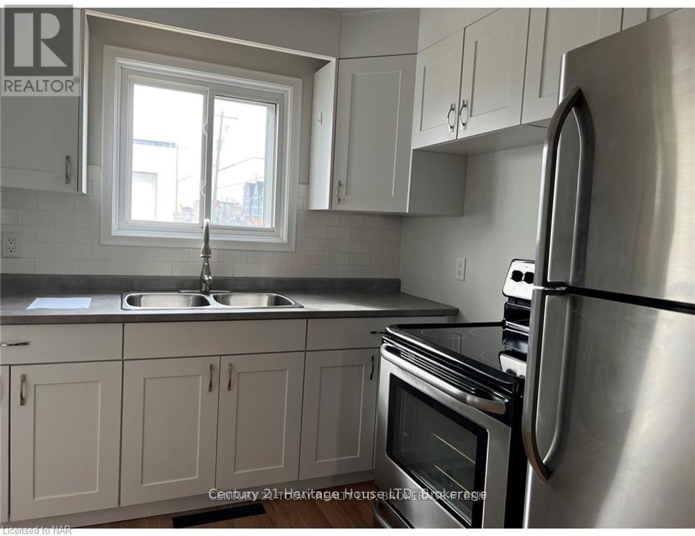 Lower - 61 Phipps Street Property Photo 4