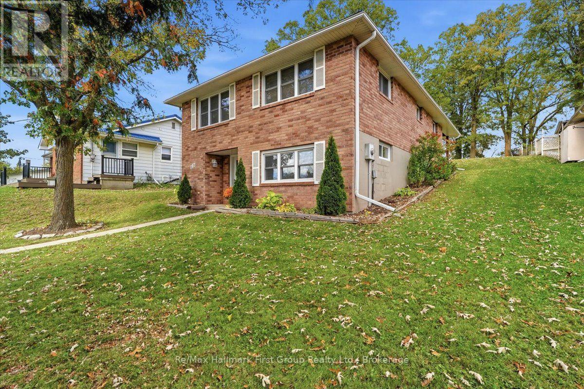 192 St. Lawrence Street W Property Photo 2