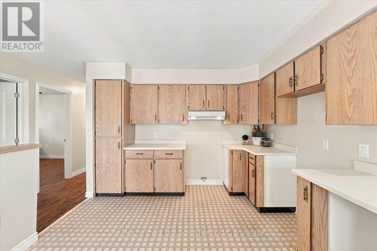 192 St. Lawrence Street W Property Photo 6